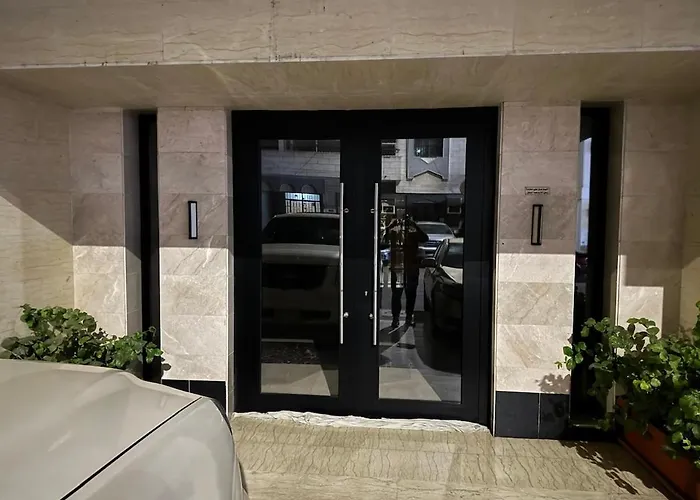 Luxury , 3 Bedrooms, Living Room, Kitchen